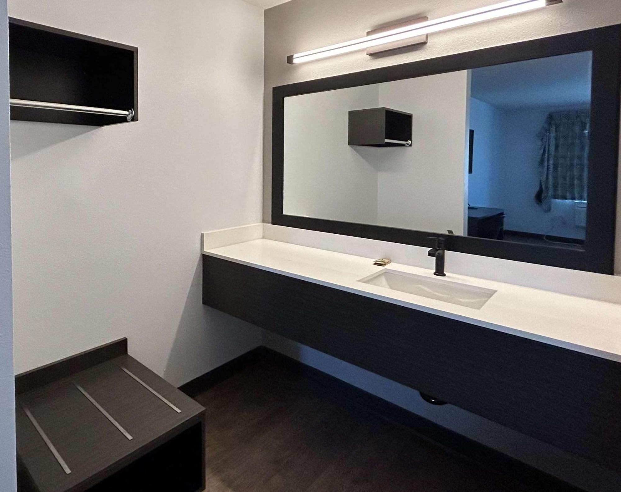 Motel 6 Lake Elsinore, Ca Dış mekan fotoğraf