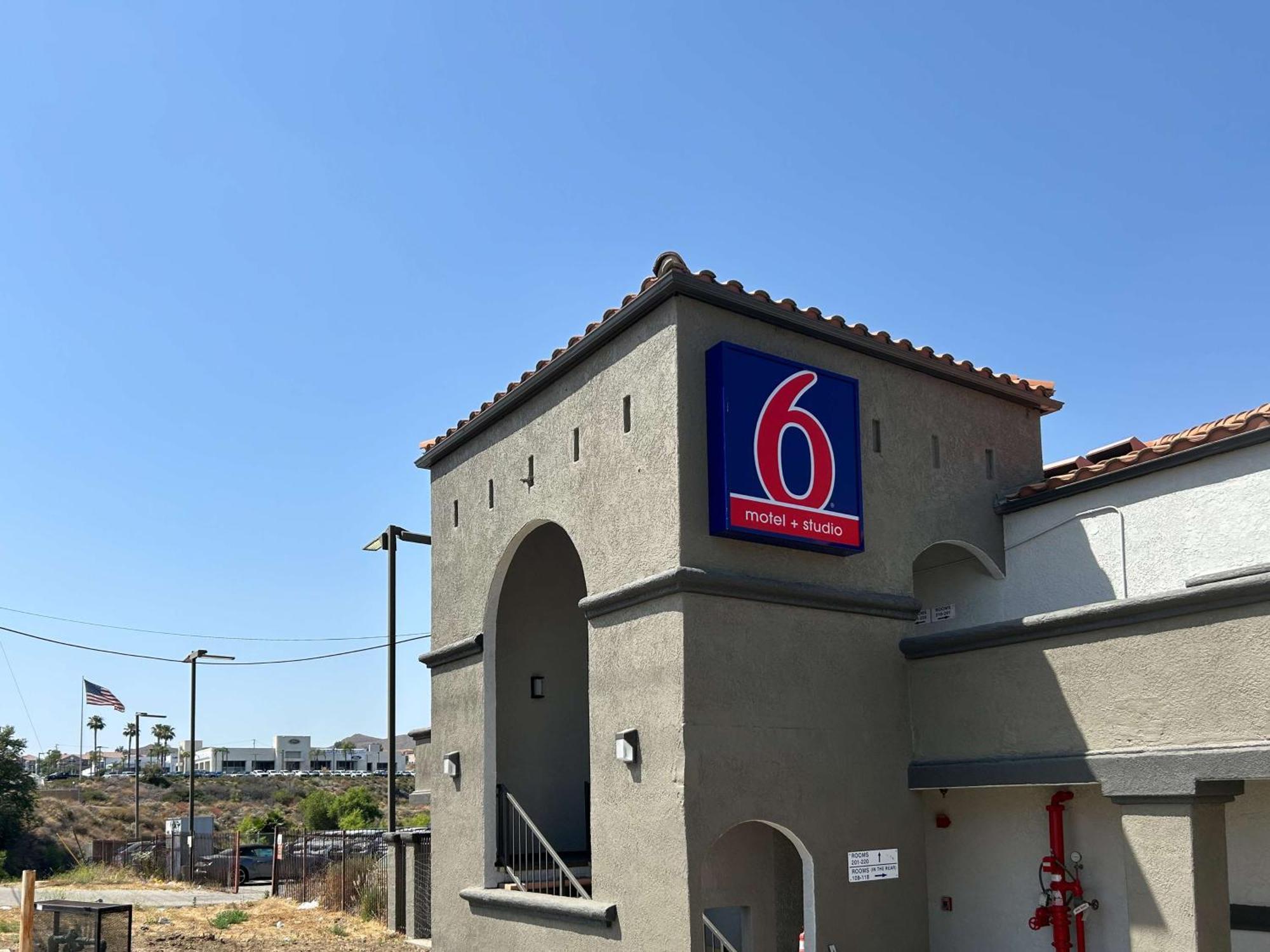 Motel 6 Lake Elsinore, Ca Dış mekan fotoğraf