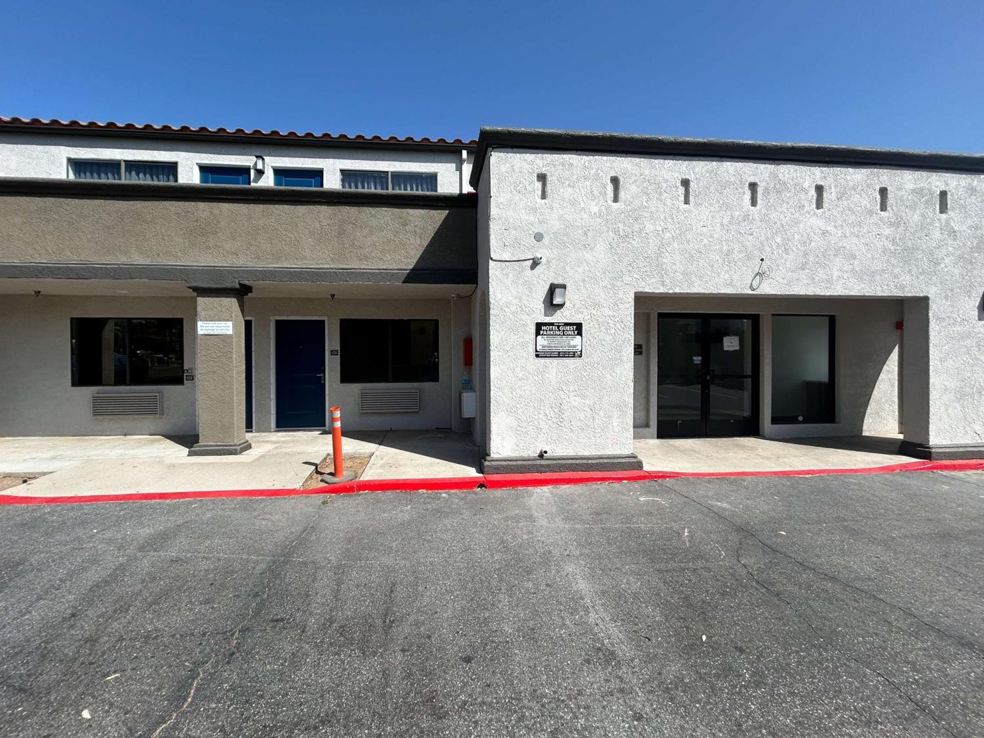 Motel 6 Lake Elsinore, Ca Dış mekan fotoğraf